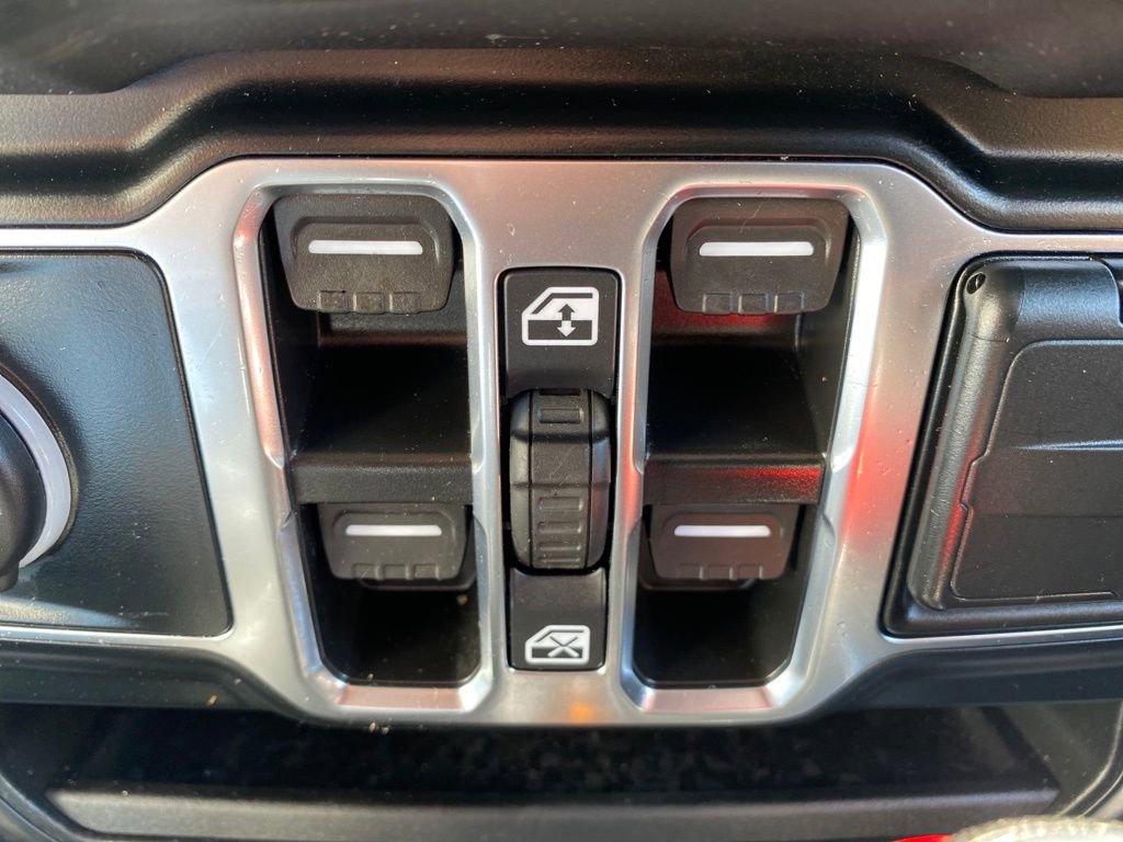 Used 2024 Jeep Wrangler Unlimited Sahara image 31