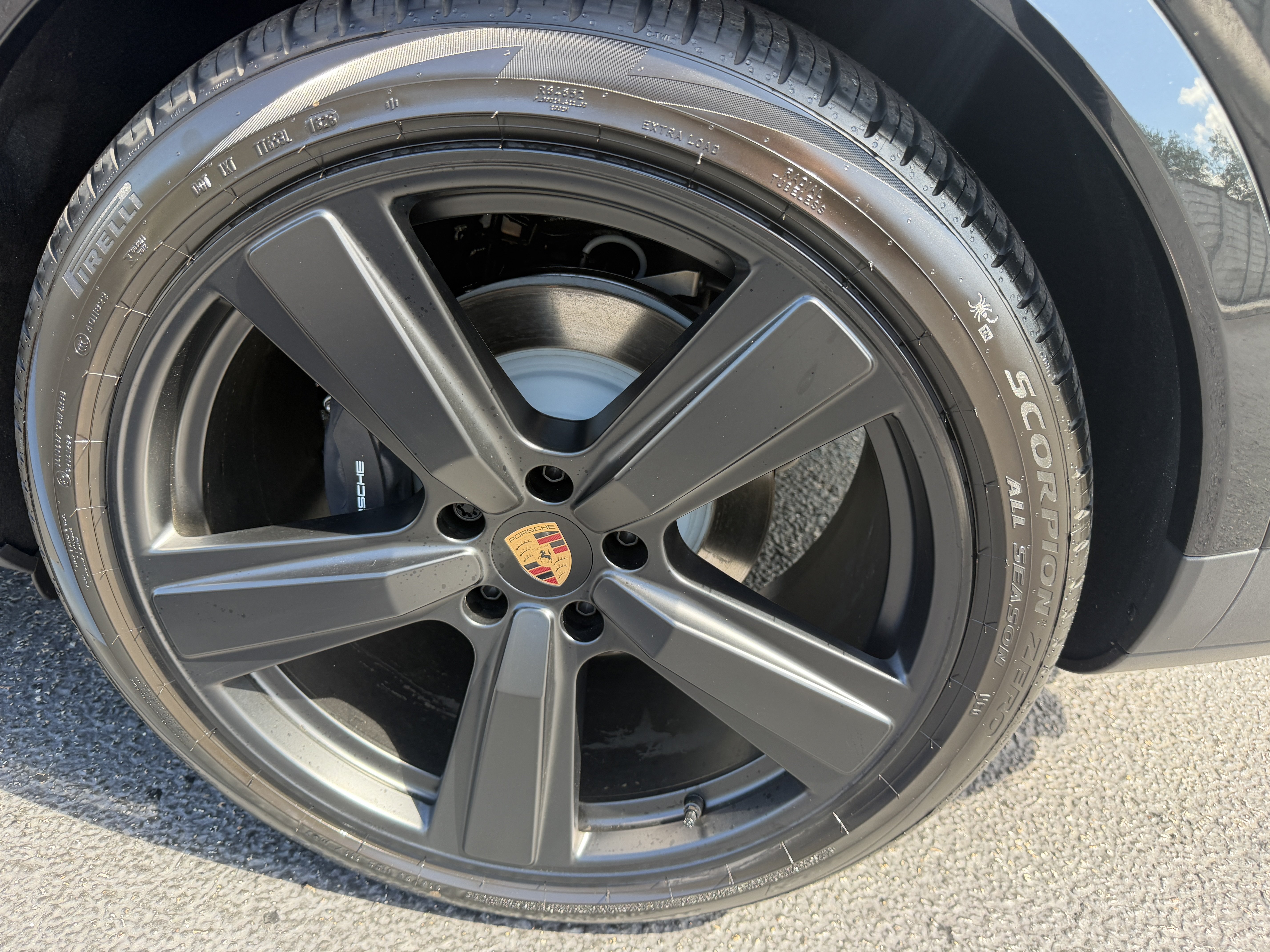 New 2026 Porsche Cayenne Coupe AWD/4WD image 9