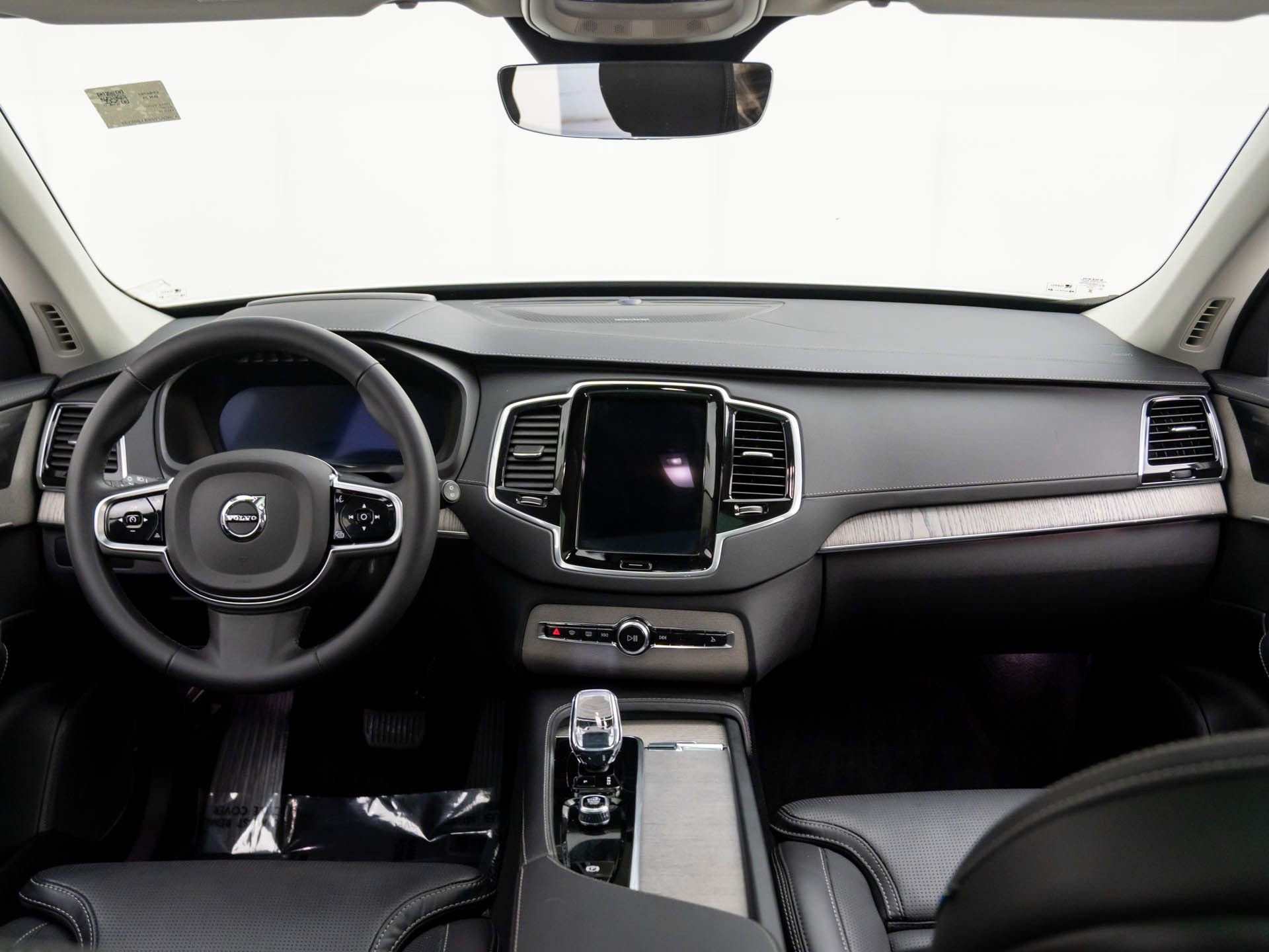 Used 2024 Volvo XC90 B6 Ultimate w/ Protection Package image 10