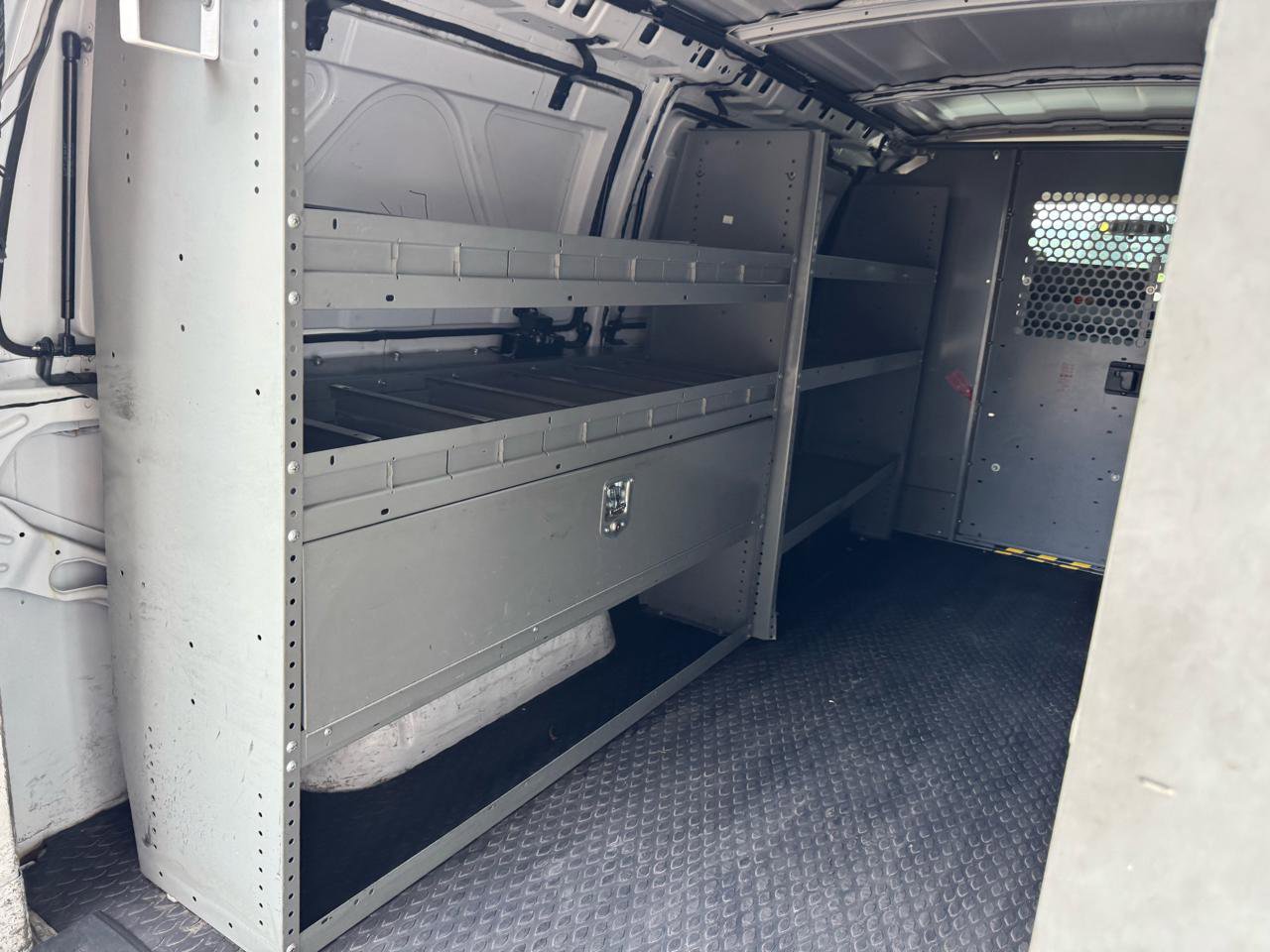 Used 2009 GMC Savana 3500 RWD image 26