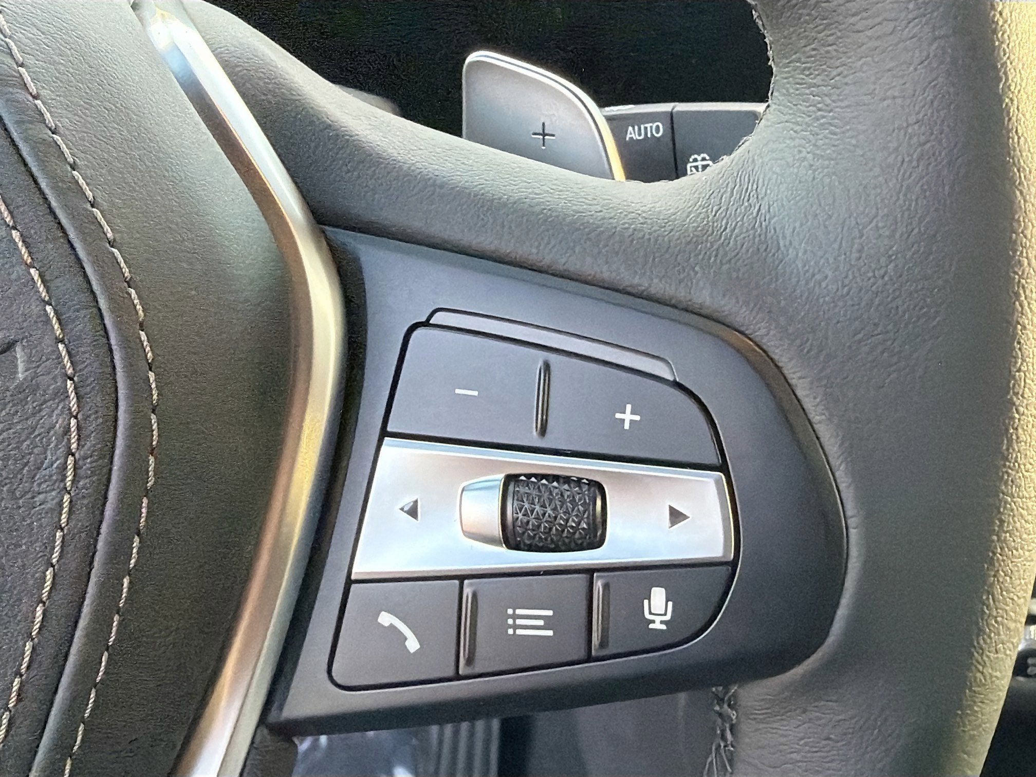 New 2026 BMW X5 xDrive50e w/ Executive Package image 39