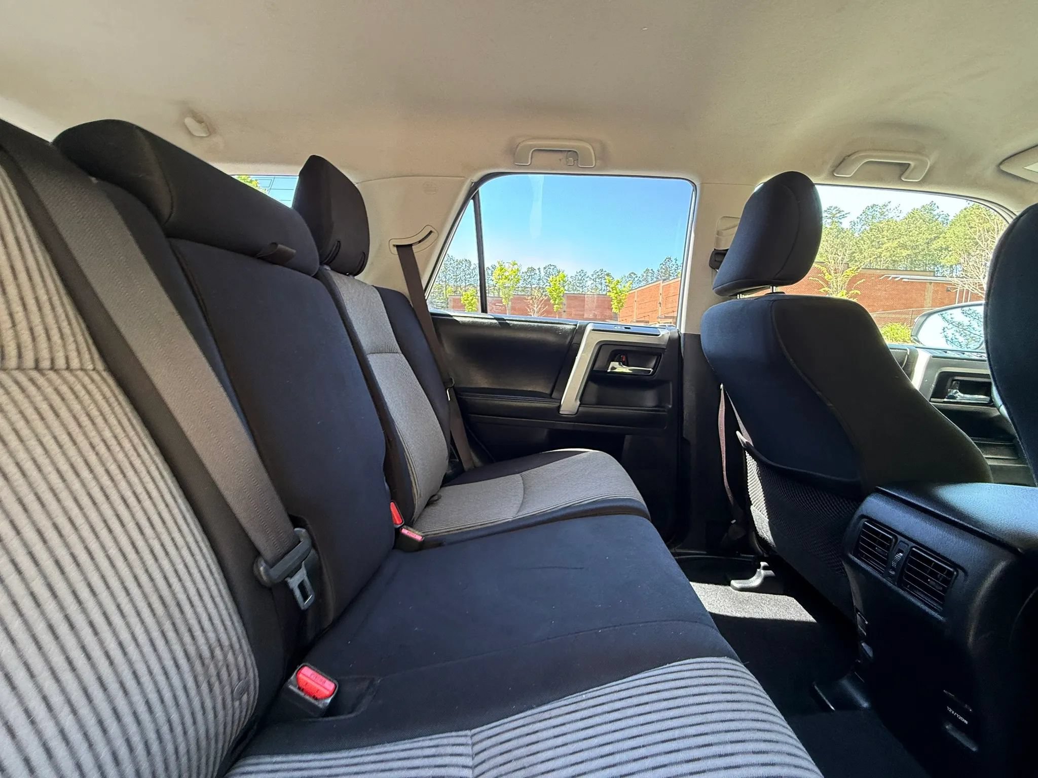Used 2015 Toyota 4Runner SR5 AWD/4WD image 23