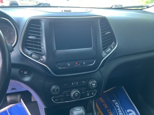 Used 2021 Jeep Cherokee Latitude Plus AWD/4WD image 17