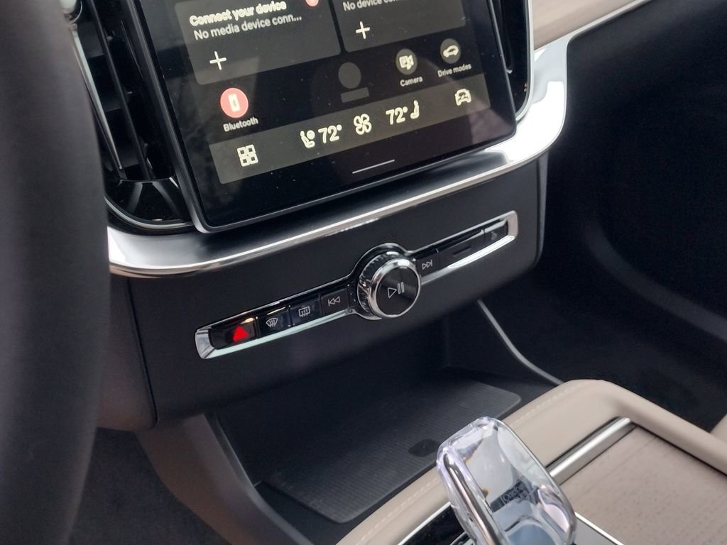 New 2026 Volvo XC90 B6 Plus w/ Protection Package Premier image 17