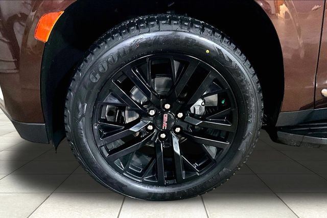 Used 2023 GMC Yukon XL SLT w/ SLT Luxury Package AWD/4WD image 9