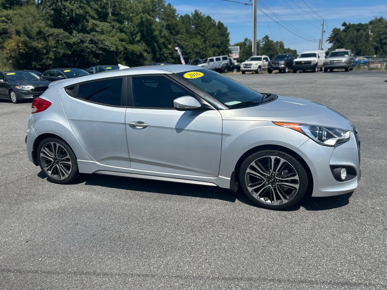 Used 2016 Hyundai Veloster Turbo FWD image 9