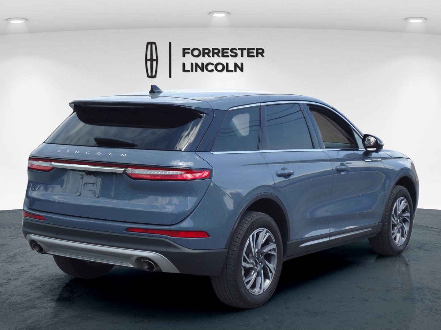 Used 2023 Lincoln Corsair AWD w/ Equipment Group 101A image 3