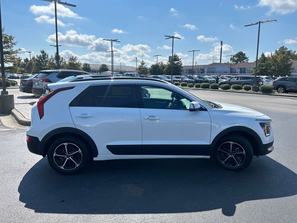 Used 2023 Kia Niro EX image 6