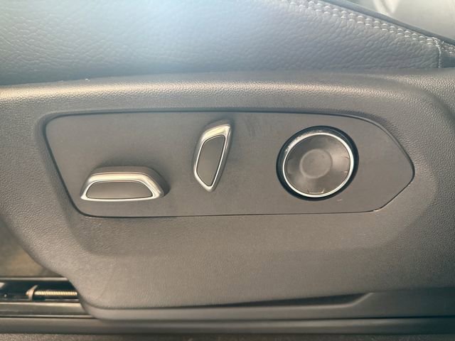 Used 2024 GMC Yukon Denali w/ Advanced Technology Package AWD/4WD image 12
