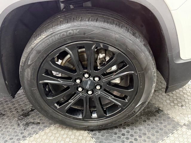 Used 2022 GMC Acadia SLT w/ Elevation Edition image 16