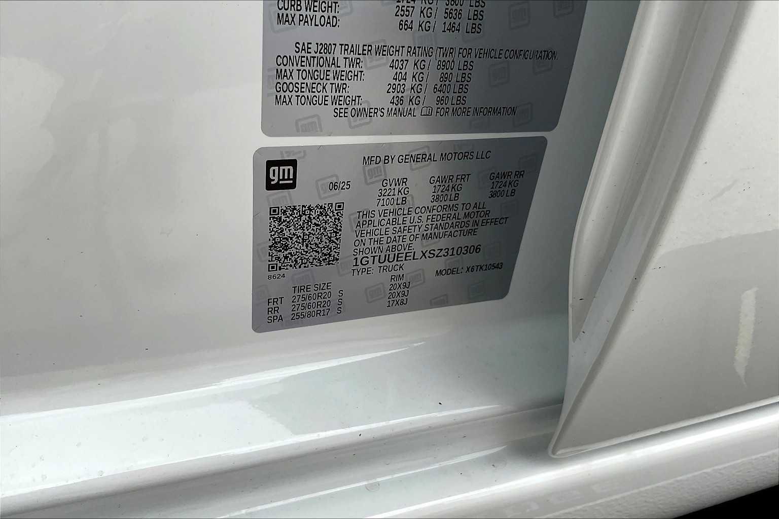 New 2025 GMC Sierra 1500 AT4 w/ AT4 Premium Package AWD/4WD image 17