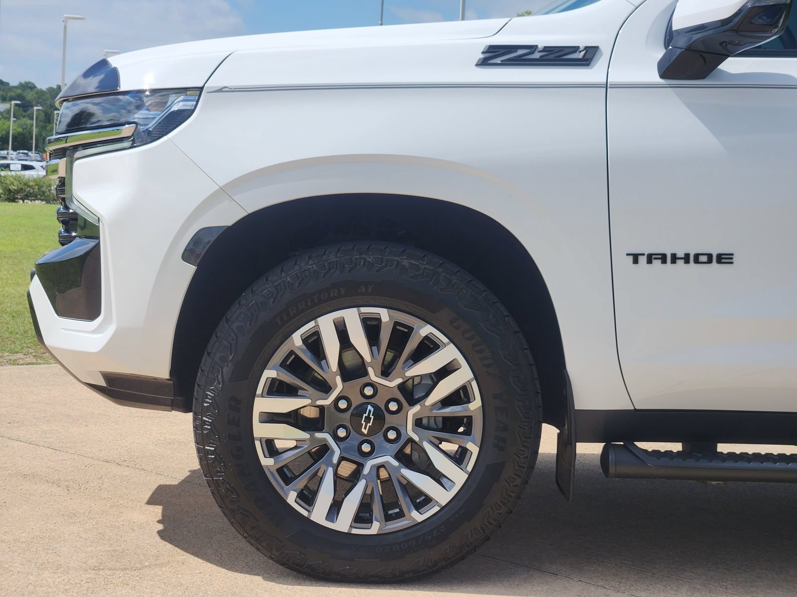 Used 2021 Chevrolet Tahoe Z71 w/ Z71 Off-Road Package AWD/4WD image 13