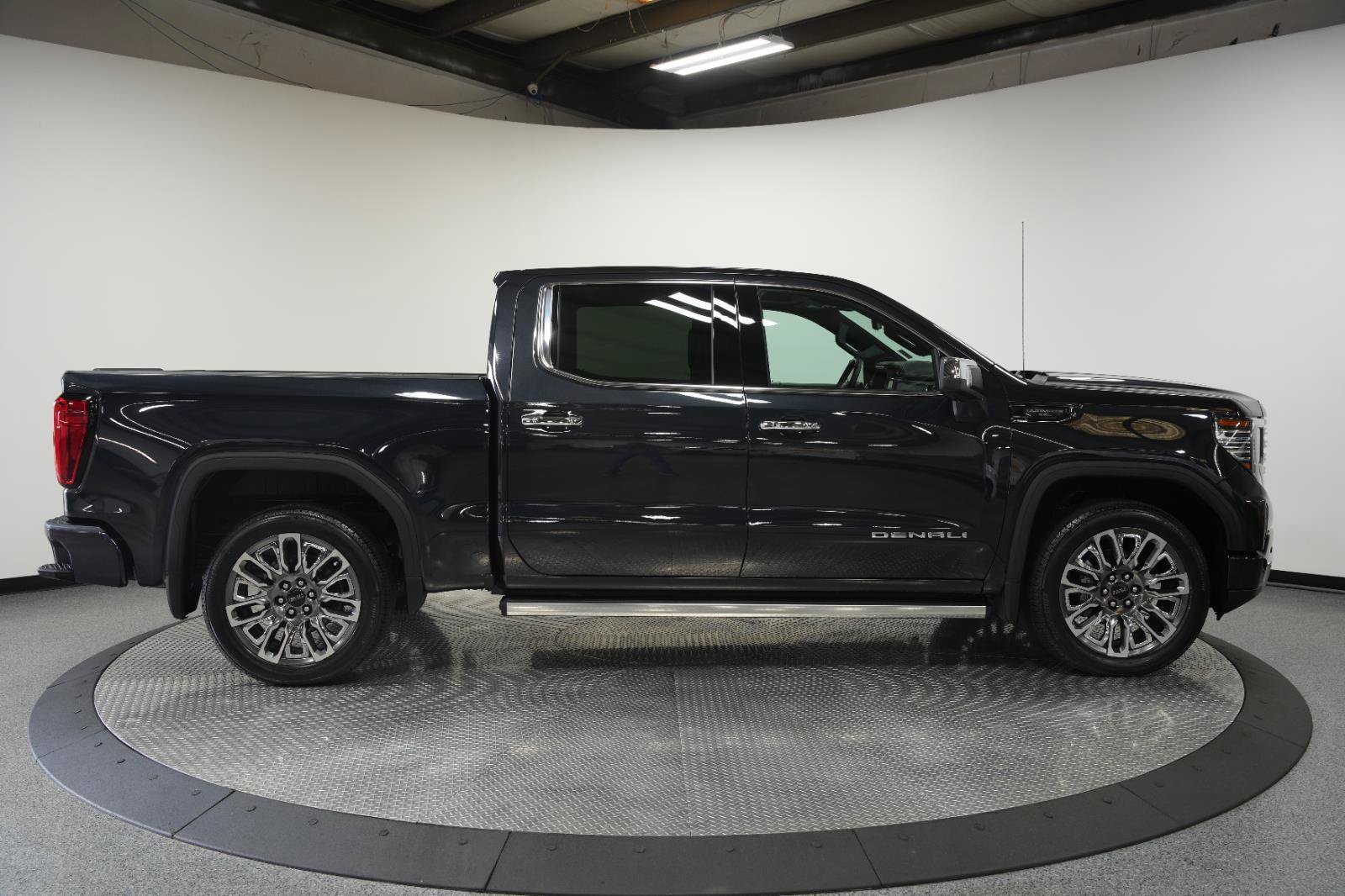 Used 2026 GMC Sierra 1500 Denali Ultimate AWD/4WD image 11