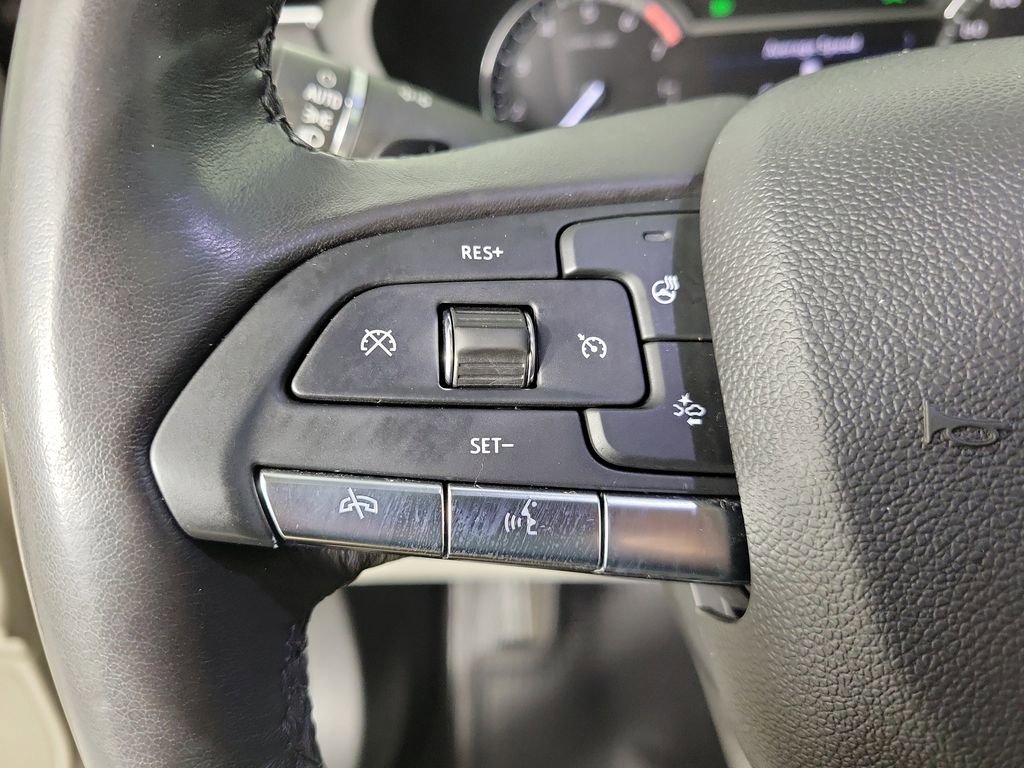 Used 2021 Cadillac XT4 Luxury w/ Cold Weather Package FWD image 22