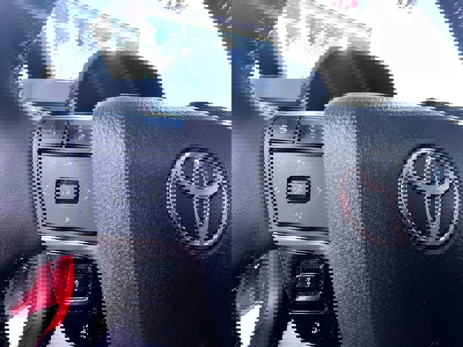 Used 2025 Toyota Camry SE w/ Convenience Package FWD image 12