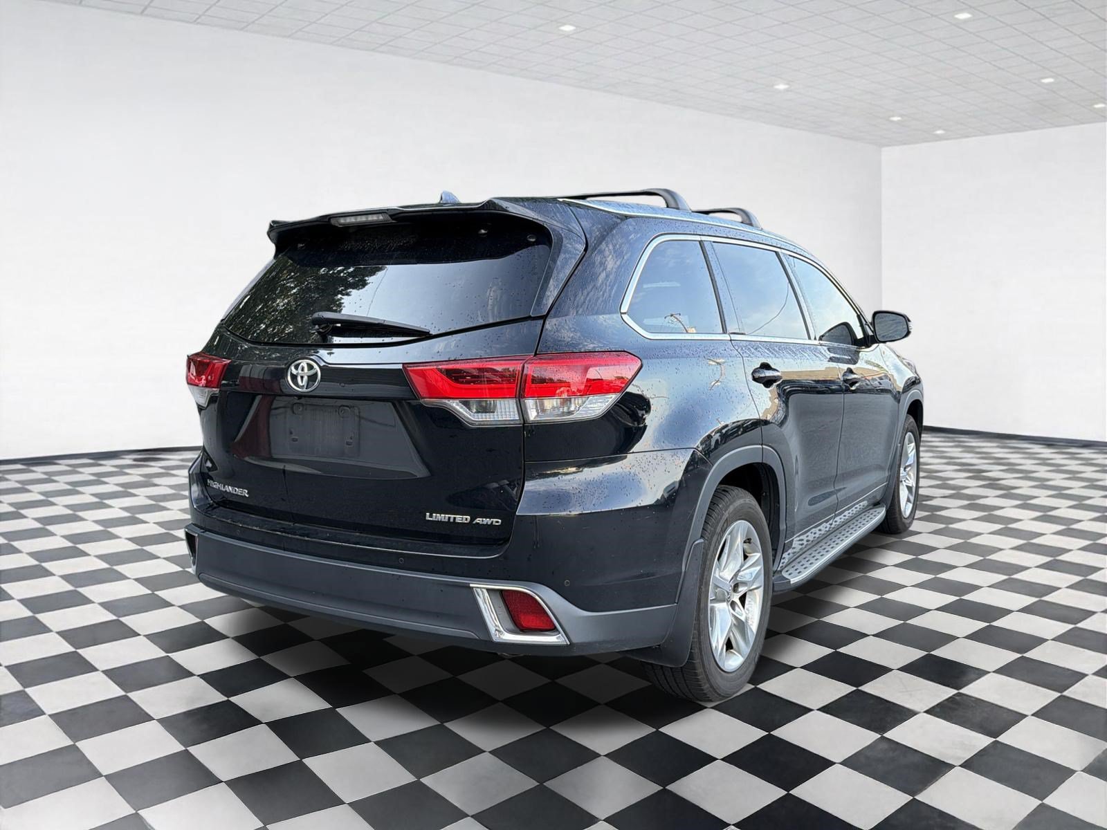 Used 2018 Toyota Highlander Limited AWD/4WD image 4
