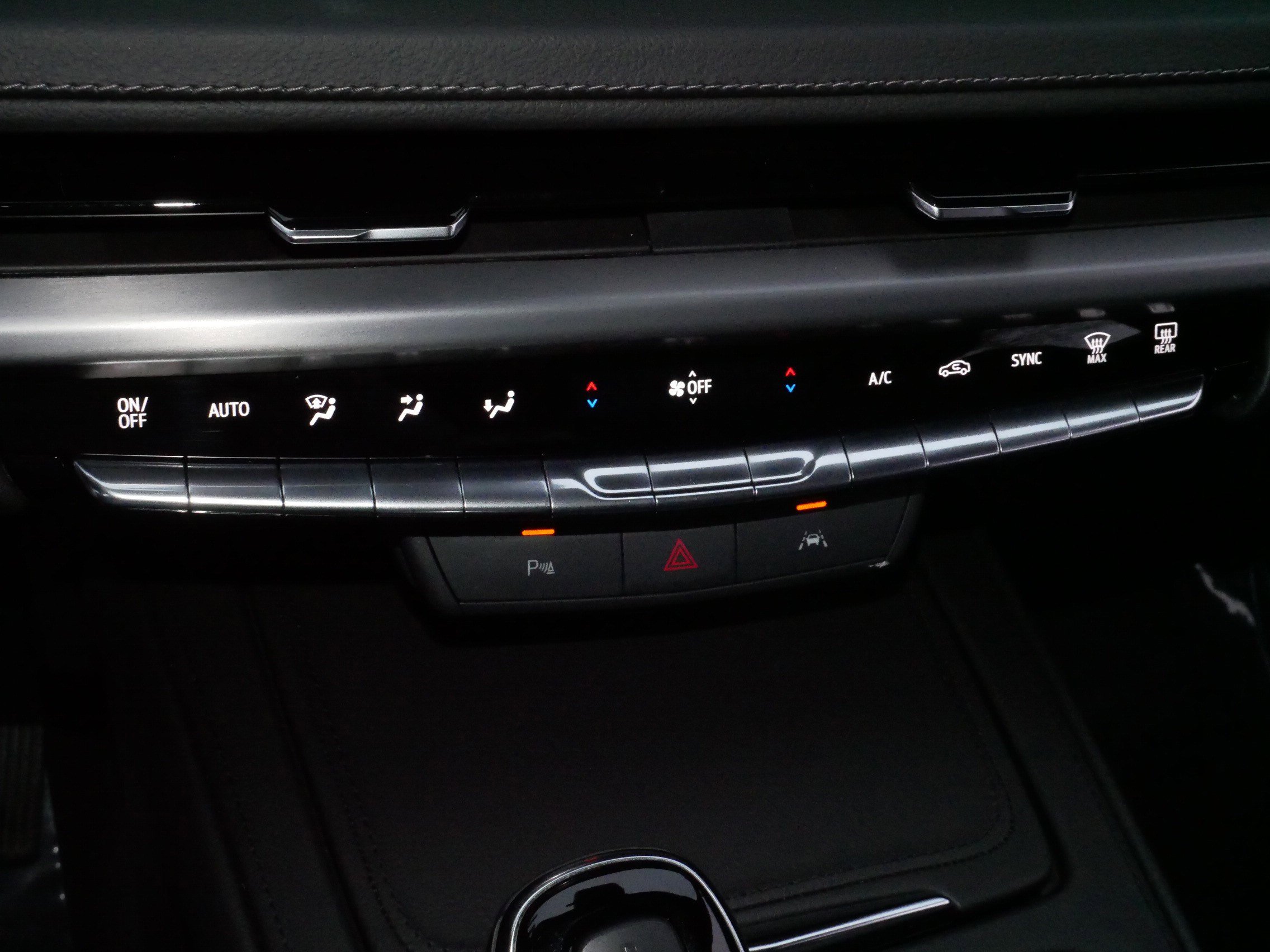 Used 2025 Cadillac XT4 Premium Luxury image 23