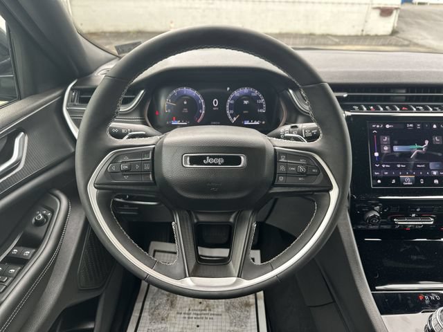 Used 2024 Jeep Grand Cherokee Altitude AWD/4WD image 13