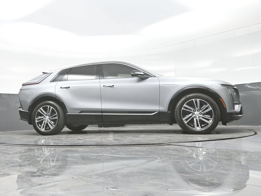 Certified 2024 Cadillac Lyriq Luxury AWD/4WD image 30