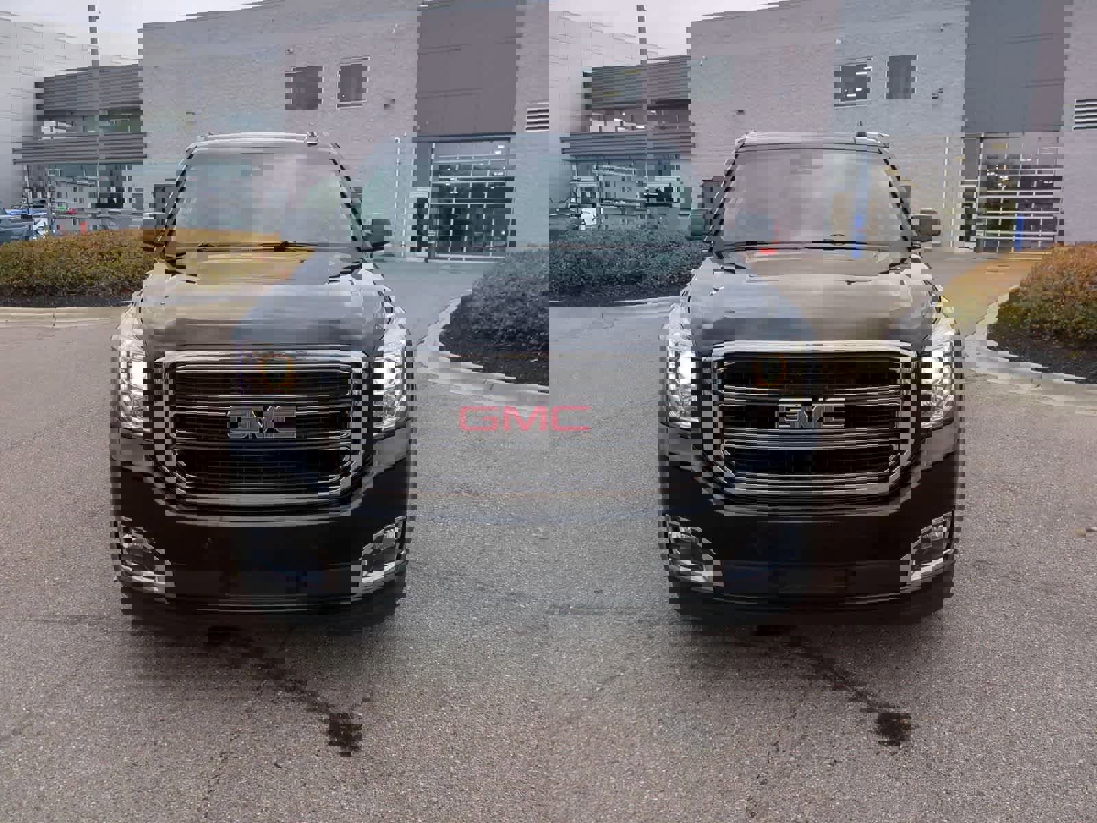 Used 2020 GMC Yukon XL SLT w/ Open Road Package image 3