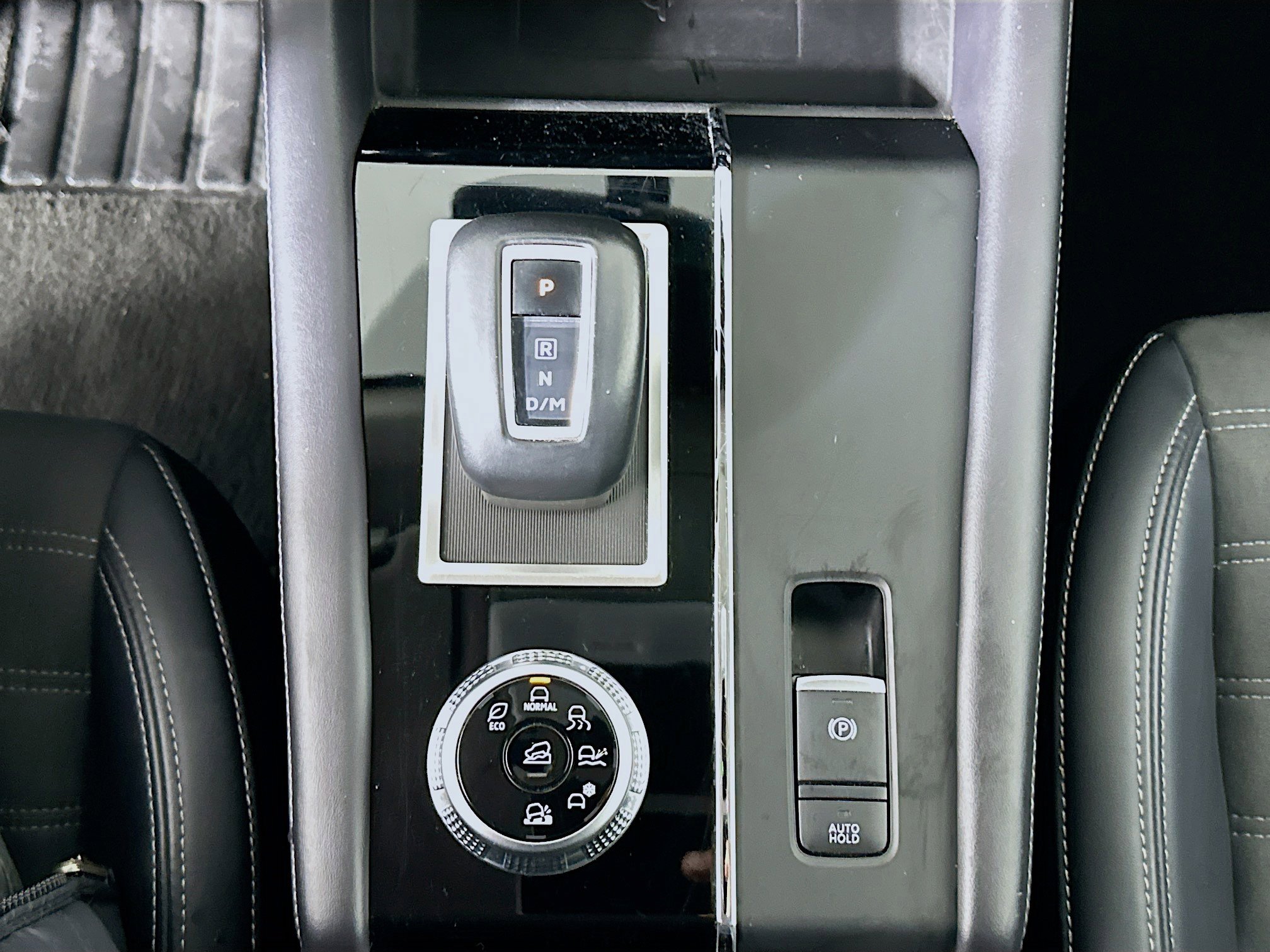 Used 2024 Mitsubishi Outlander SE image 25