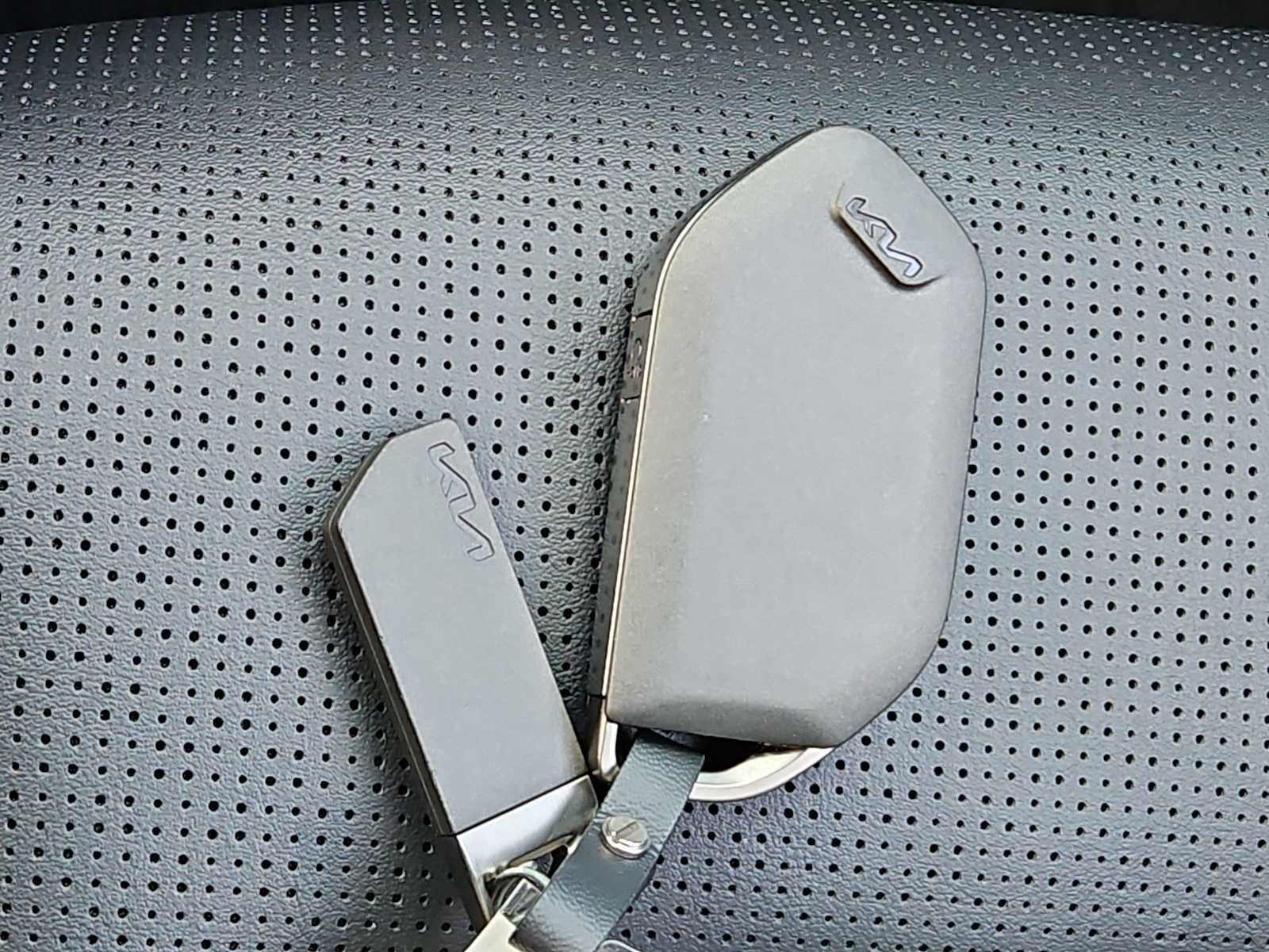 Certified 2025 Kia Sorento S FWD image 32