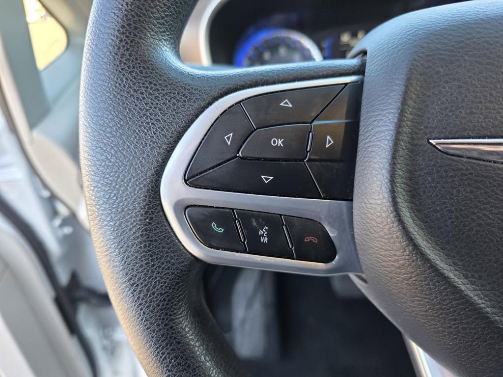 Used 2021 Chrysler Voyager Lxi image 17