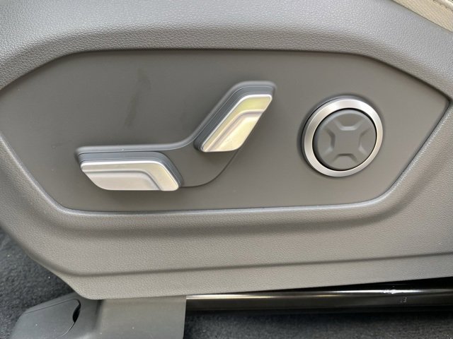 Used 2024 Hyundai Santa Fe Limited image 11