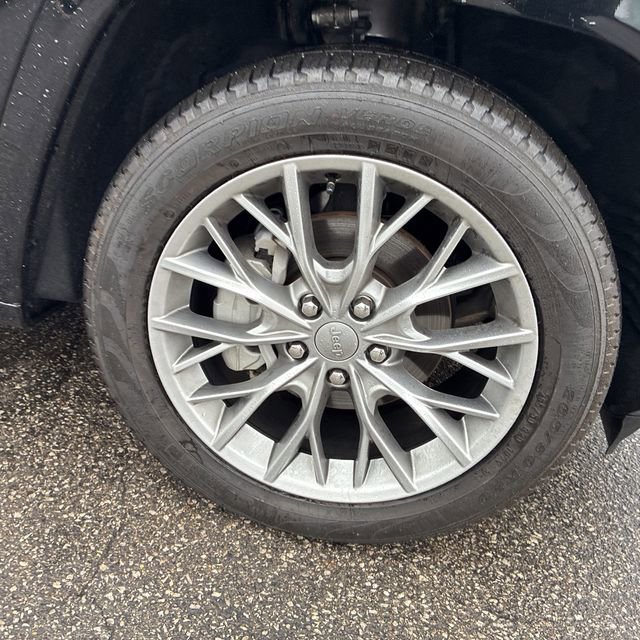 Used 2024 Jeep Grand Cherokee Summit image 8