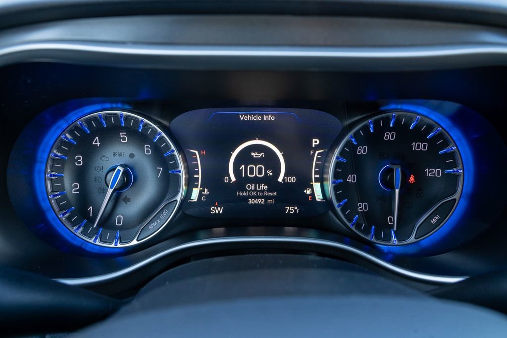 Used 2024 Chrysler Pacifica Touring-L image 19