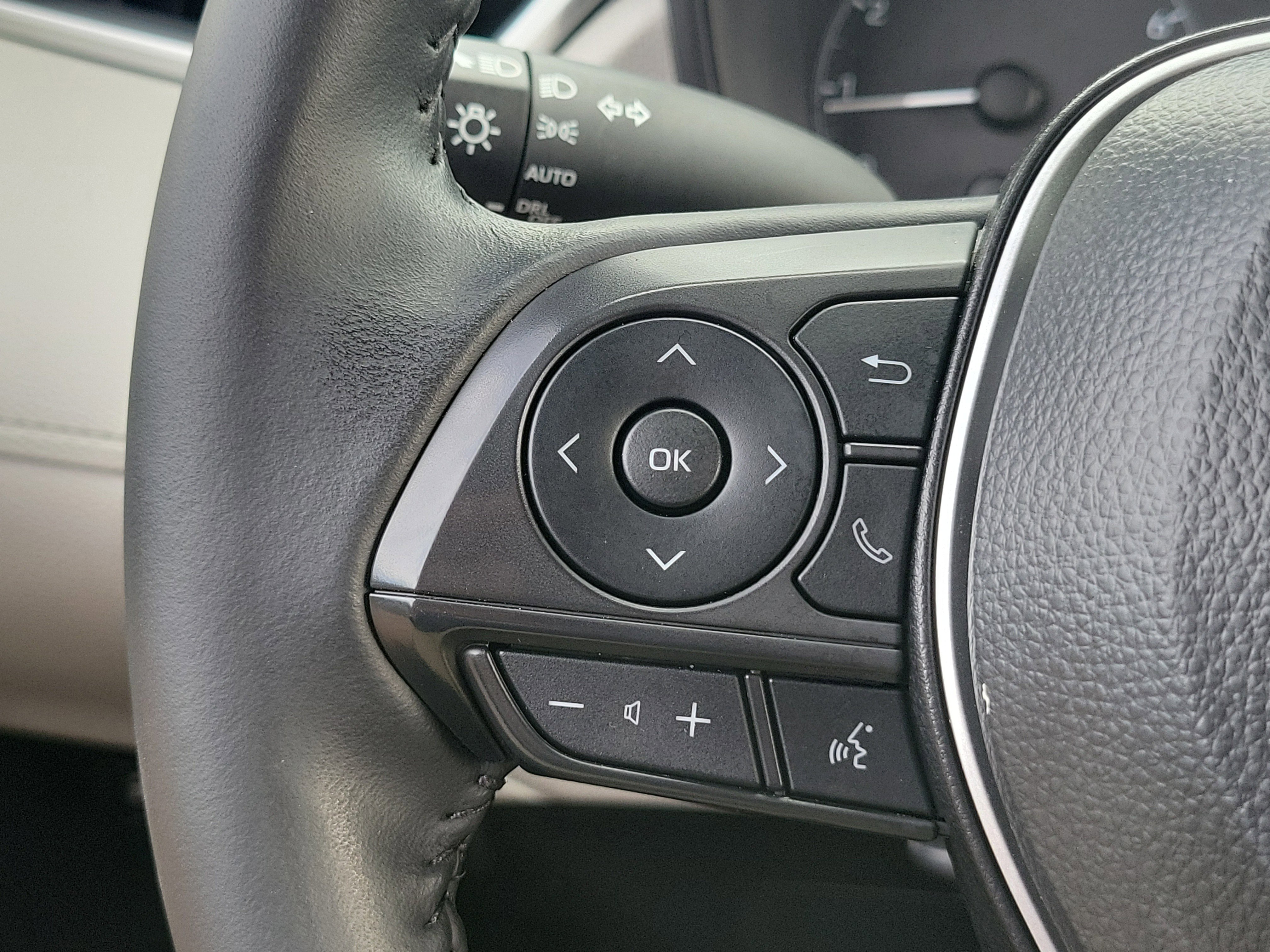 Used 2025 Toyota Corolla Cross LE image 27