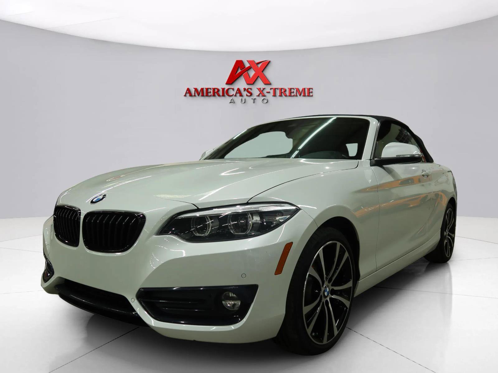 Used 2020 BMW 230i Convertible w/ Premium Package RWD image 3