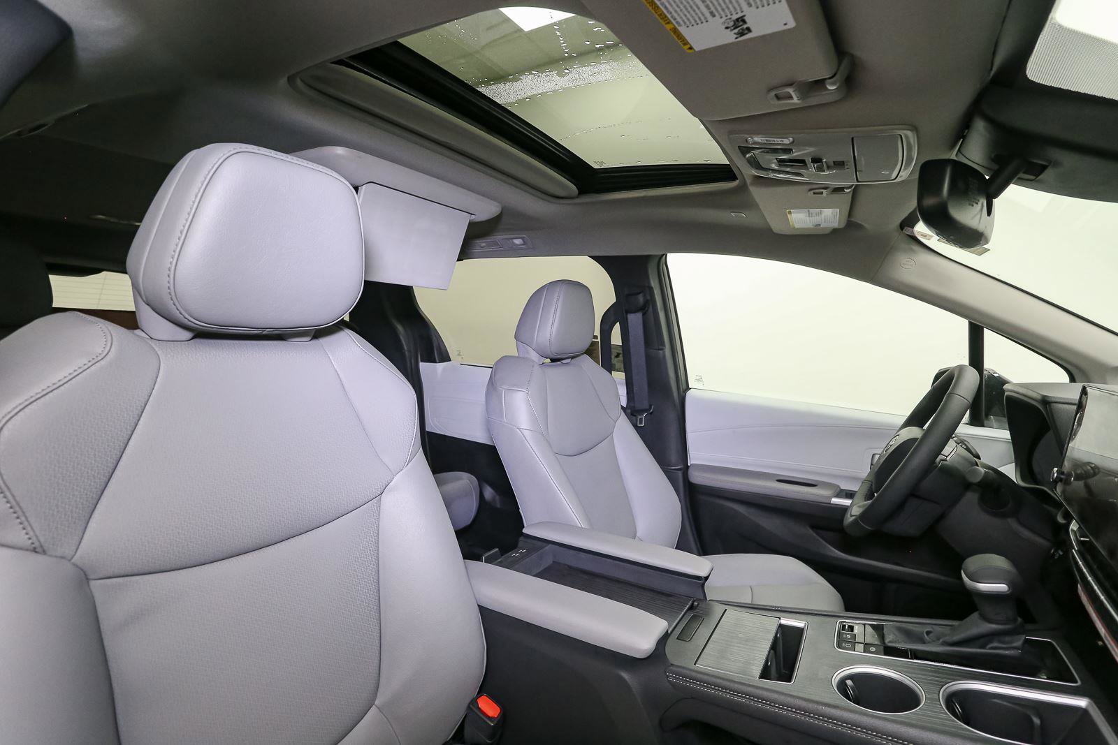New 2026 Toyota Sienna XLE image 14