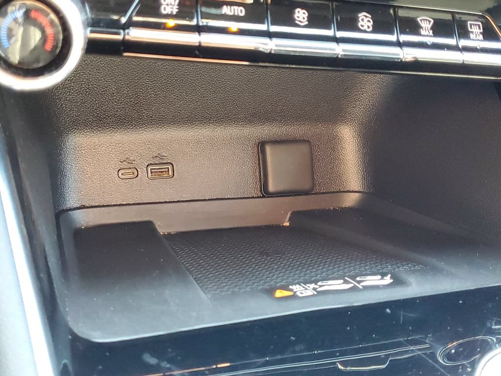 Used 2025 Chevrolet Traverse LT FWD image 23