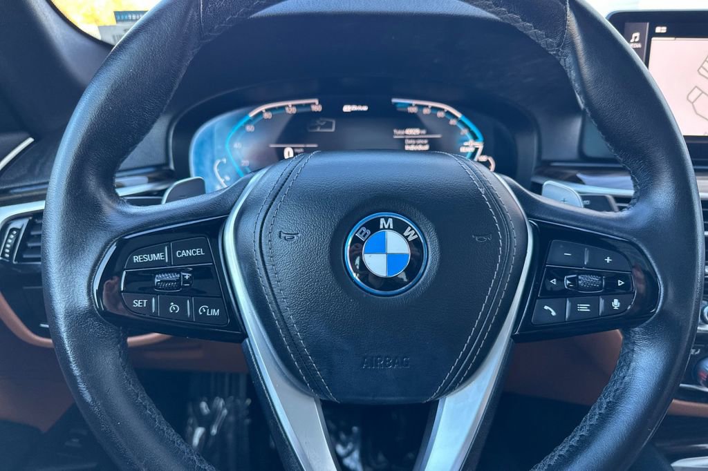 Used 2023 BMW 530e w/ Convenience Package image 25