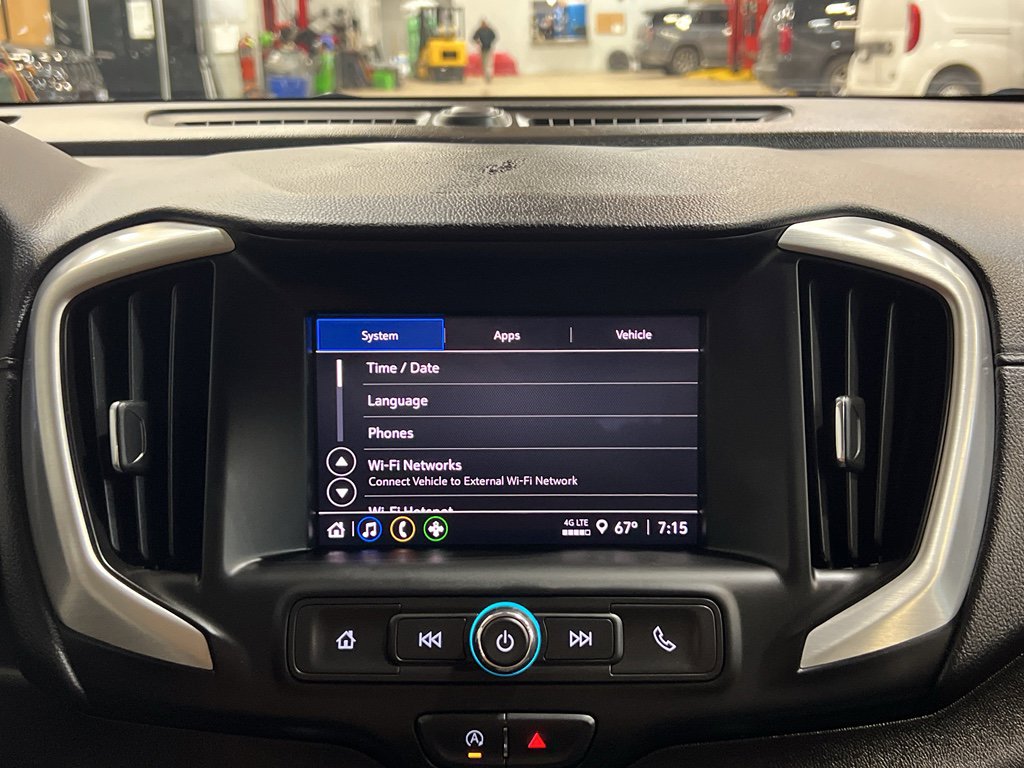 Used 2024 GMC Terrain SLE w/ Driver Convenience Package image 22