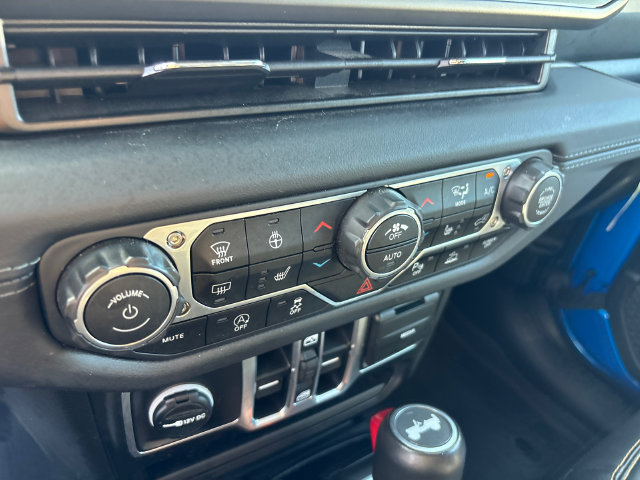 Used 2025 Jeep Wrangler Unlimited Sahara AWD/4WD image 22