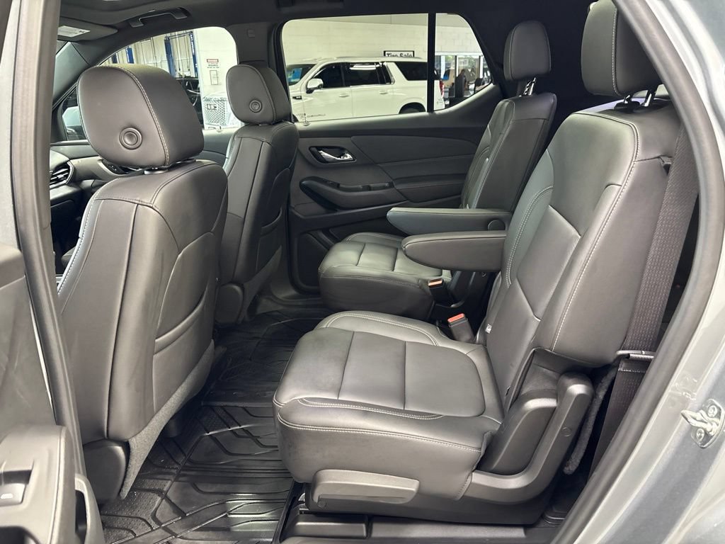 Used 2023 Chevrolet Traverse LT w/ LT Premium Package AWD/4WD image 45