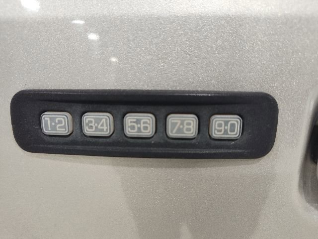 Used 2004 Ford Explorer Sport Trac 4x4 image 9