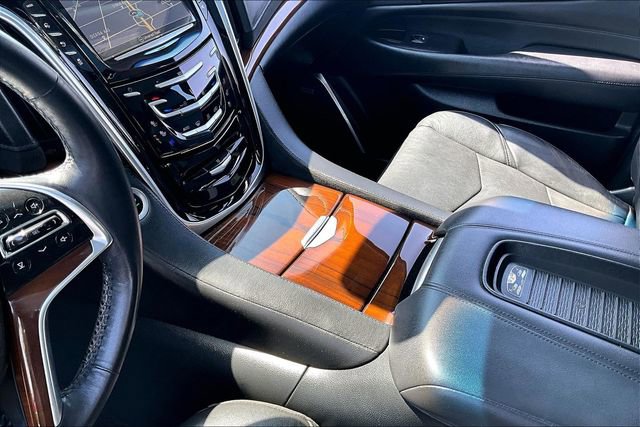 Used 2020 Cadillac Escalade ESV Premium Luxury AWD/4WD image 18