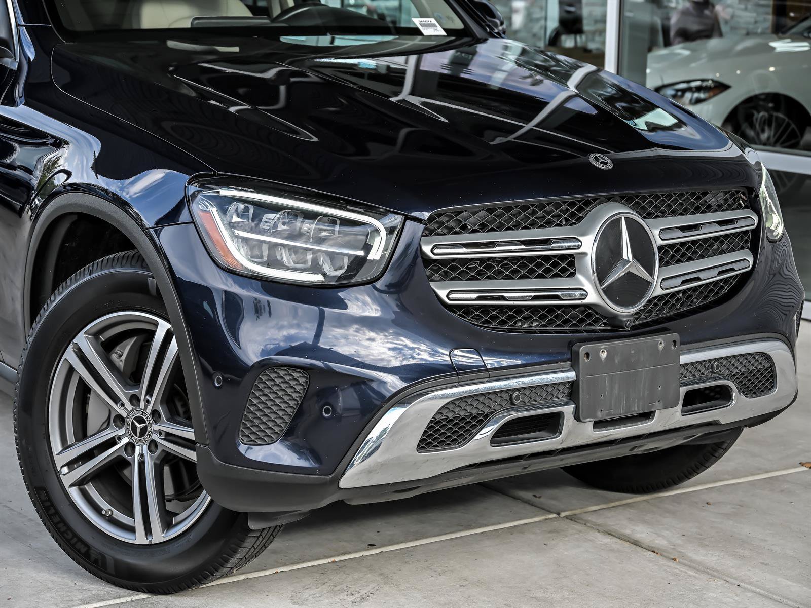 Used 2020 Mercedes-Benz GLC 300 4MATIC image 2