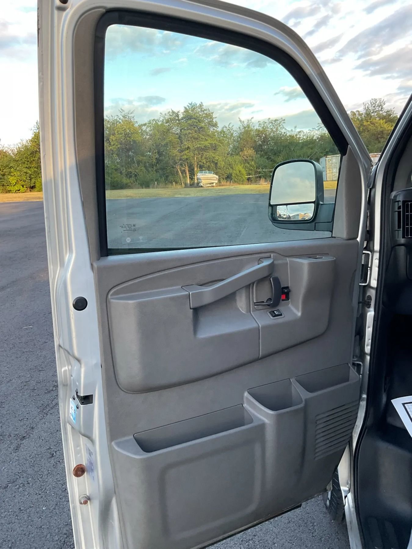 Used 2020 GMC Savana 3500 w/ Driver Convenience Package image 22