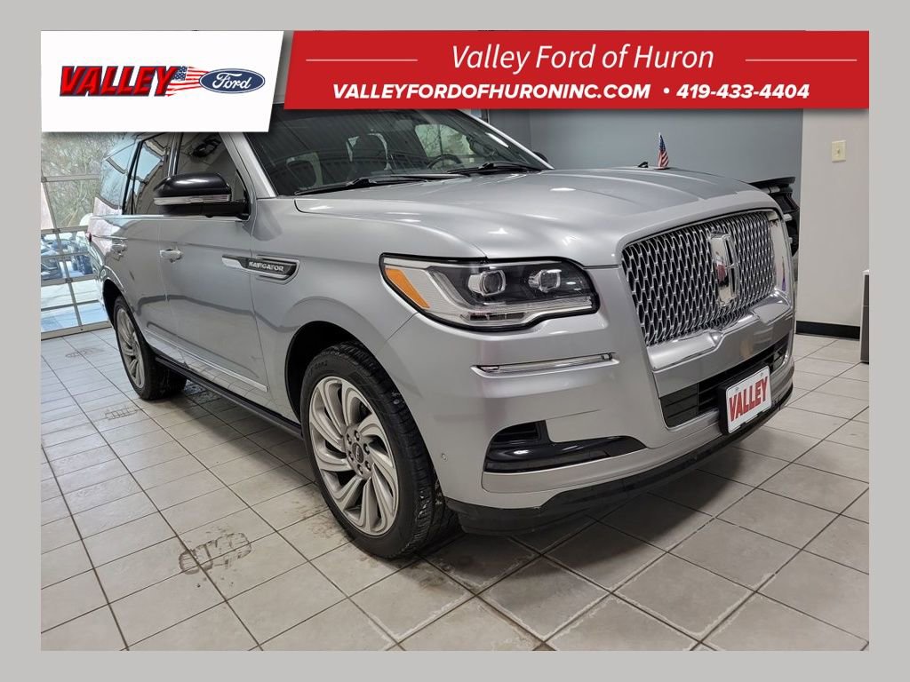 Used 2022 Lincoln Navigator Reserve image 1