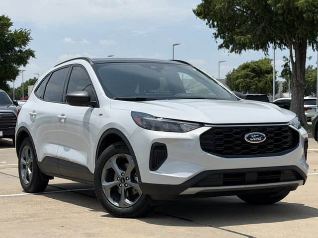 Used 2025 Ford Escape ST-Line w/ Equipment Group 301A FWD image 2