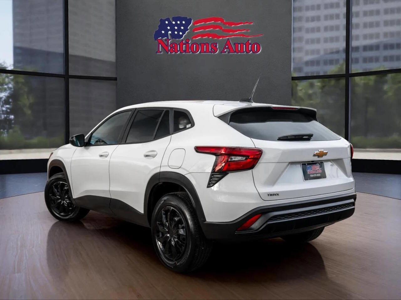 Used 2025 Chevrolet Trax LS image 3