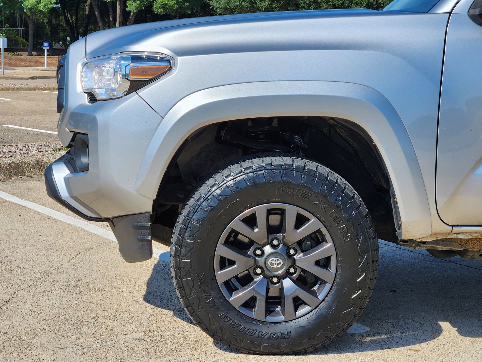 Used 2021 Toyota Tacoma SR5 AWD/4WD image 5