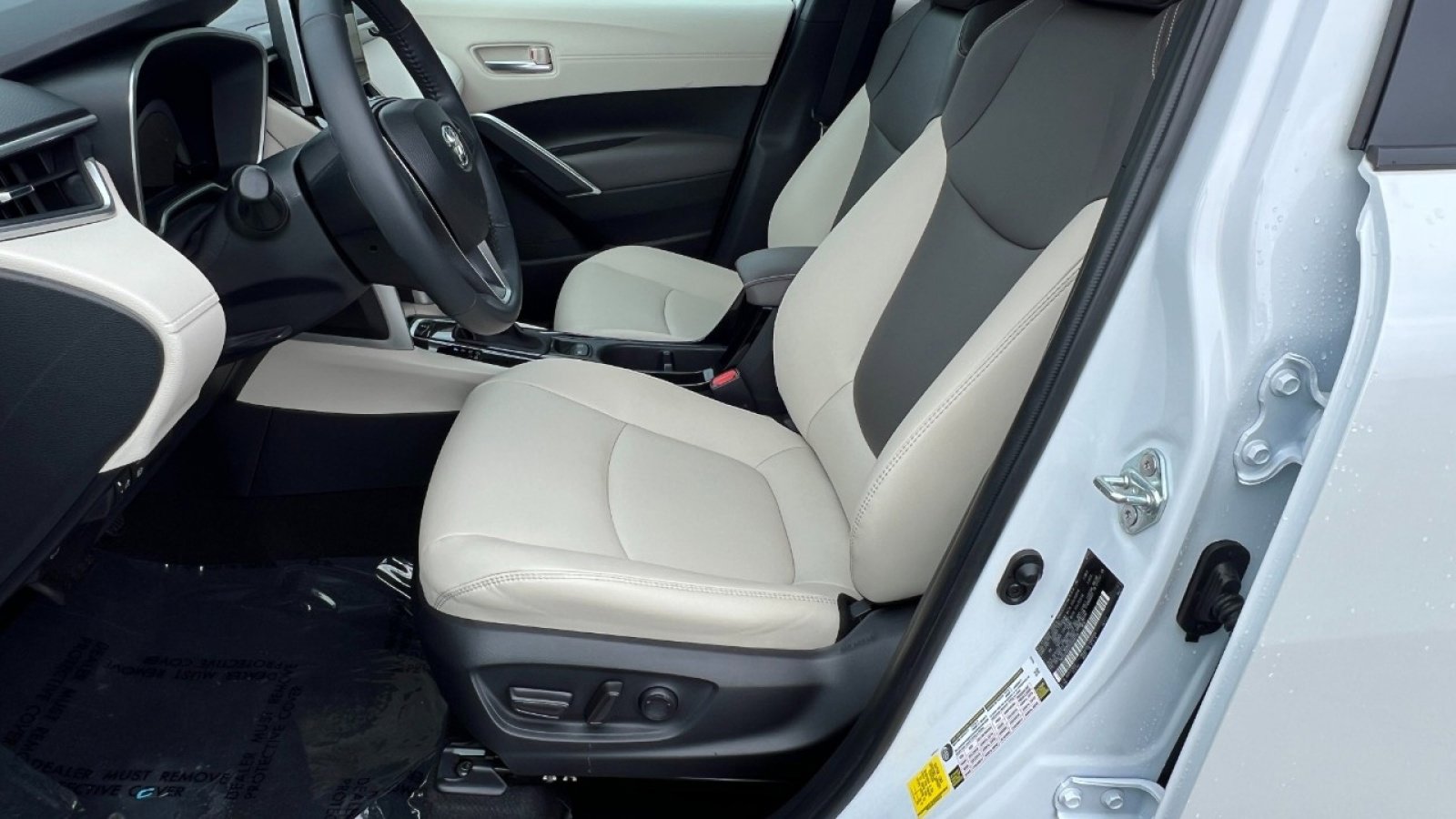 Used 2023 Toyota Corolla Cross XLE w/ Convenience Package image 10