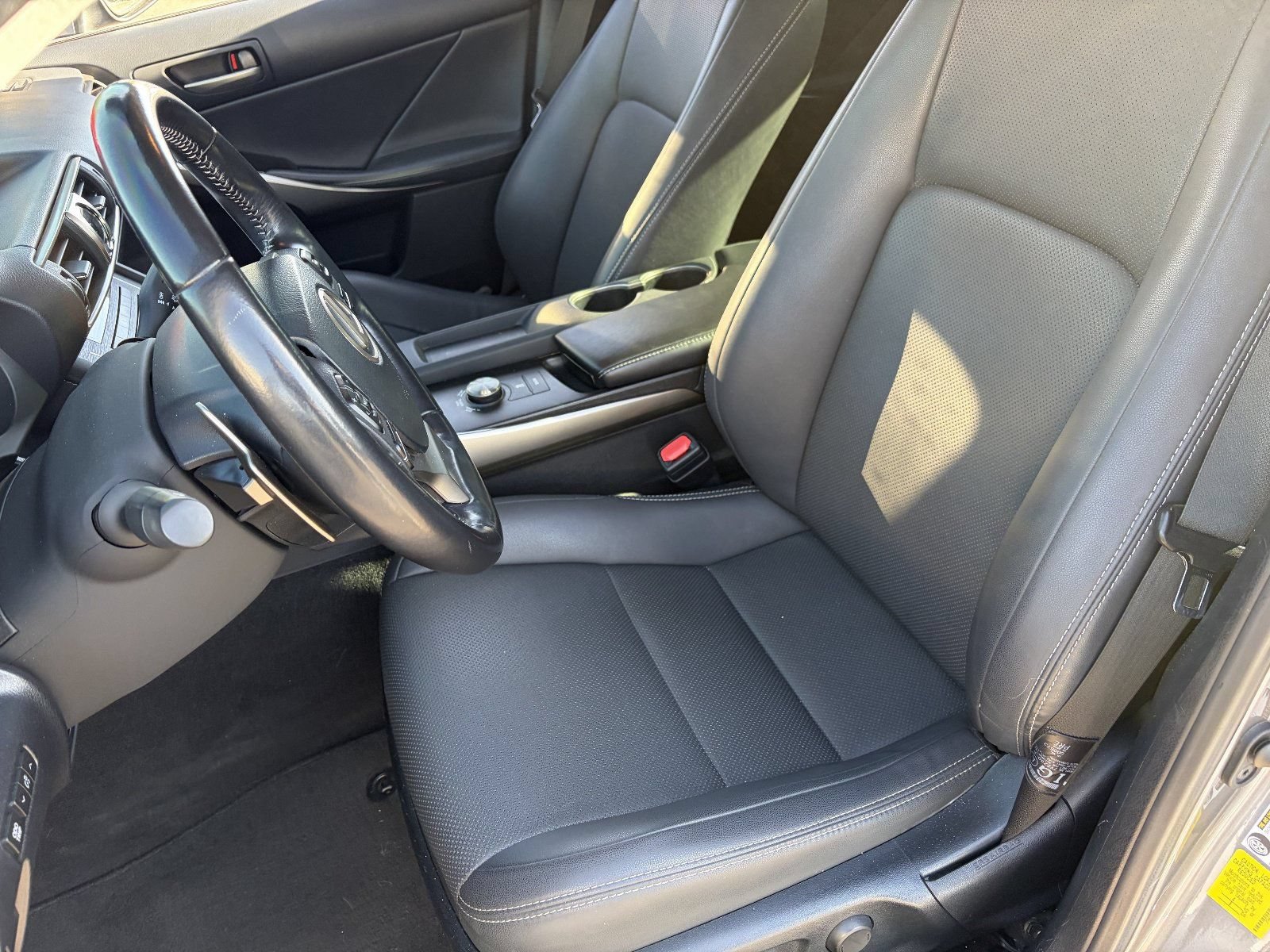 Used 2020 Lexus IS 300 RWD image 21