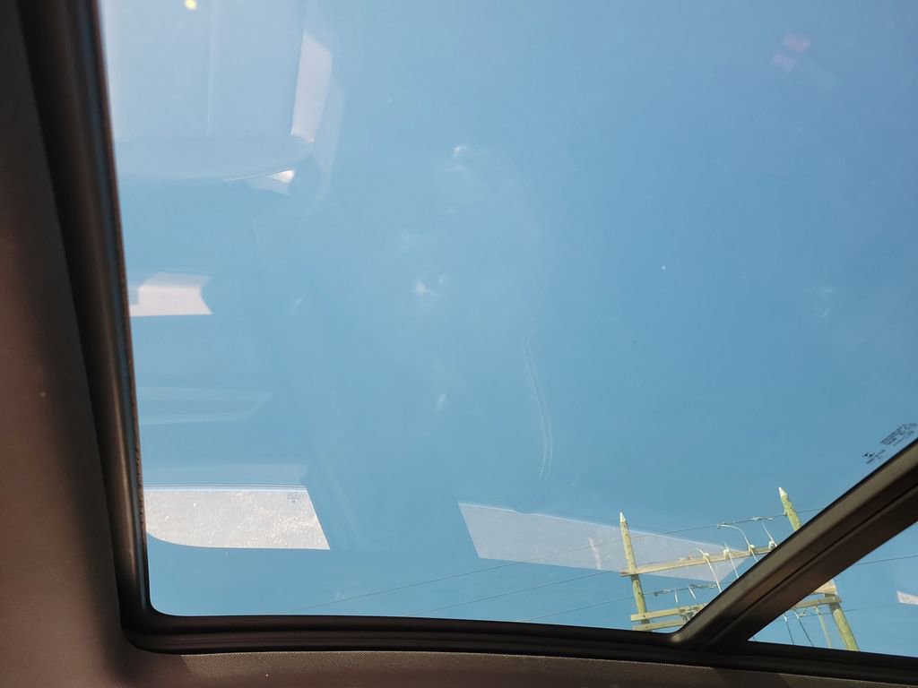 Used 2021 Volkswagen Atlas Cross Sport SE w/ Panoramic Sunroof Package FWD image 30