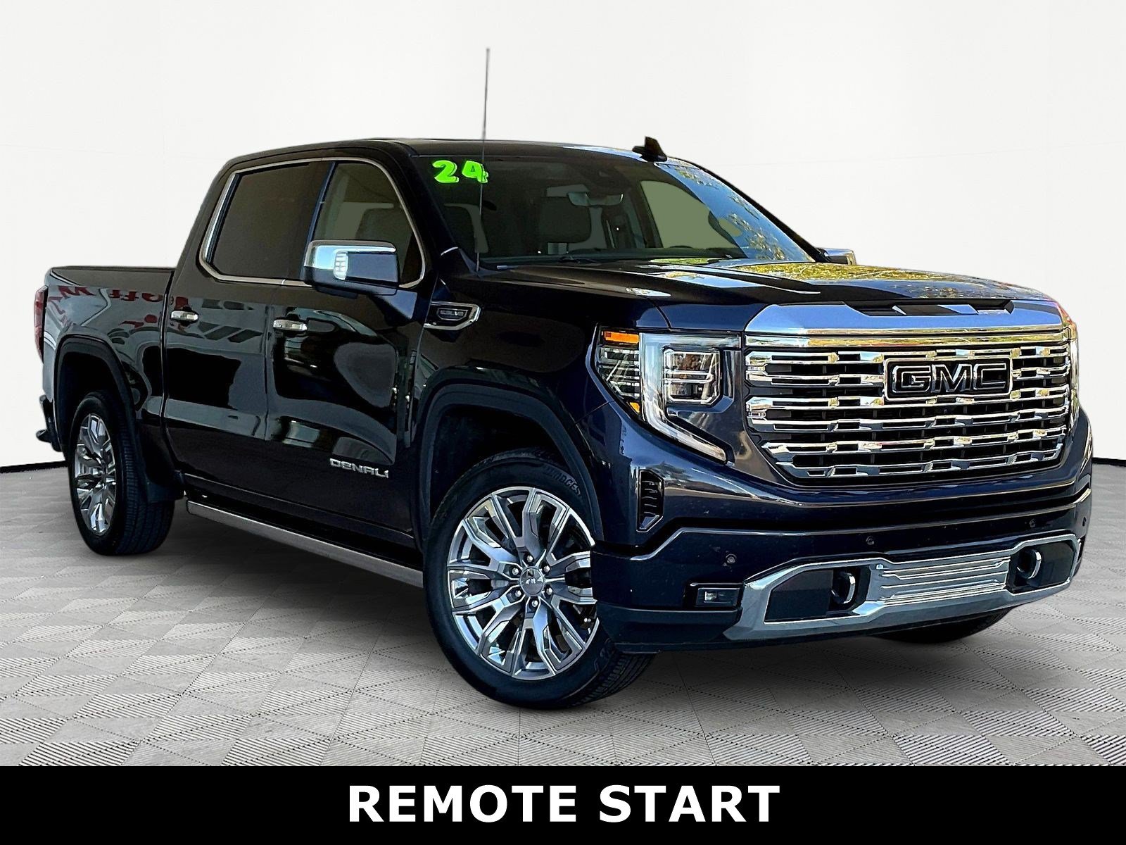 Used 2024 GMC Sierra 1500 Denali w/ Denali Reserve Package AWD/4WD image 3